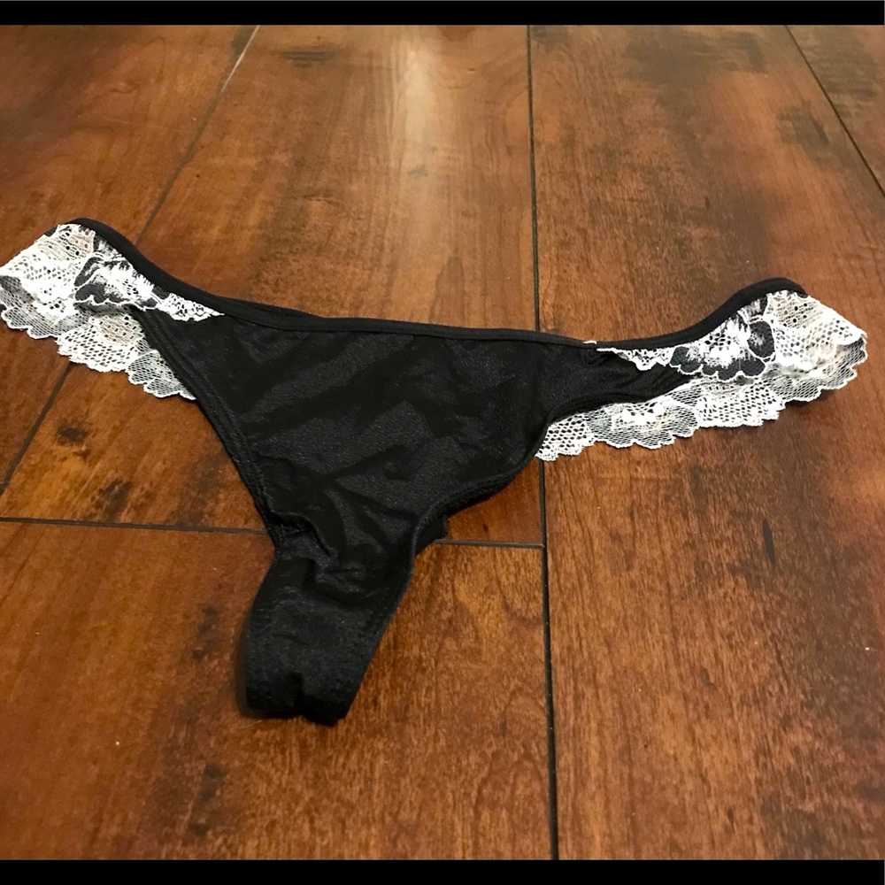 Candie’s Black Lace Thong Panties size L